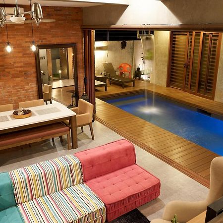 Isla Villa 1 Amazing Waterfall Pool House Near Beach, Bars & Restaurants 막탄 외부 사진