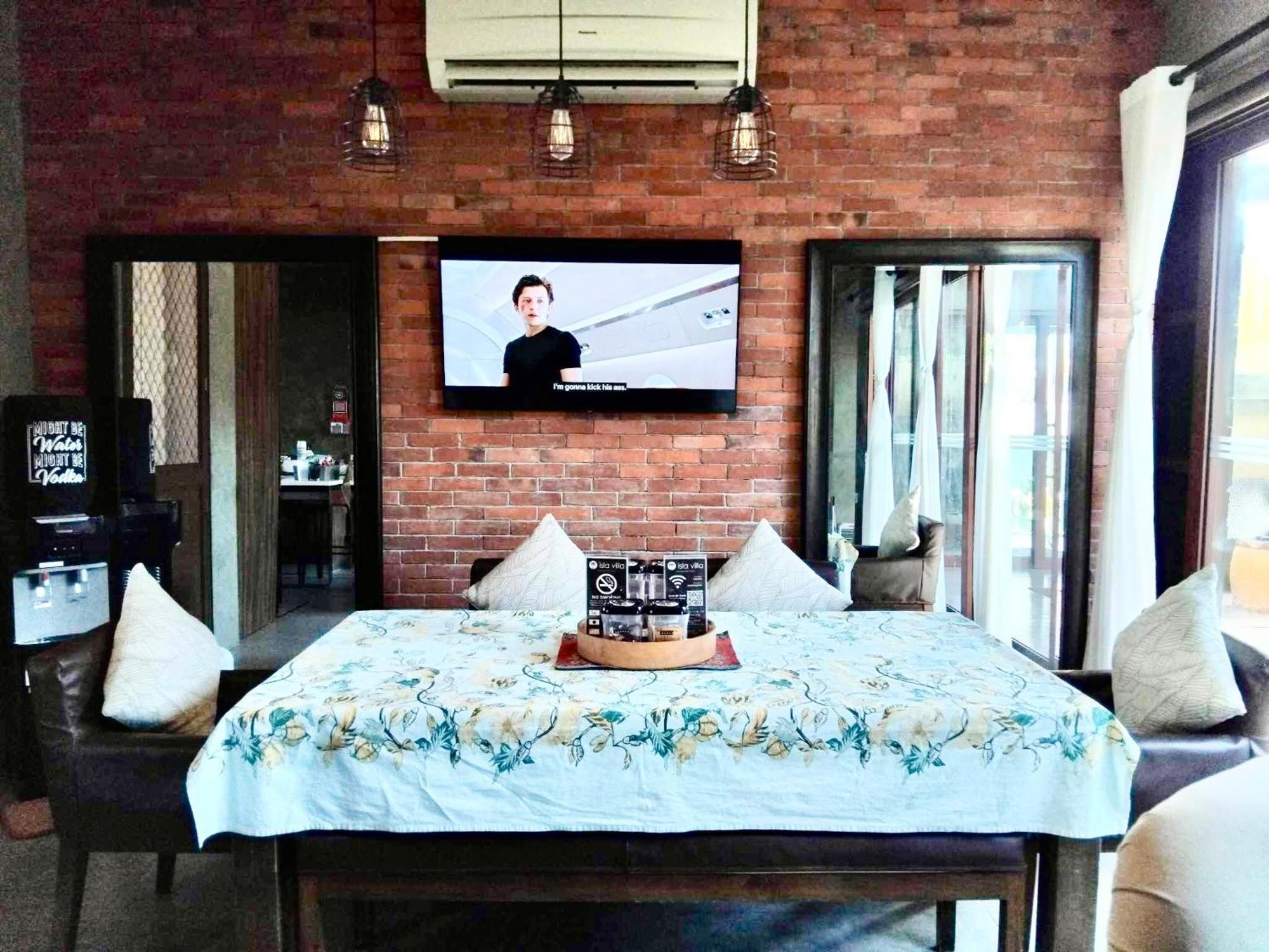 Isla Villa 1 Amazing Waterfall Pool House Near Beach, Bars & Restaurants 막탄 외부 사진
